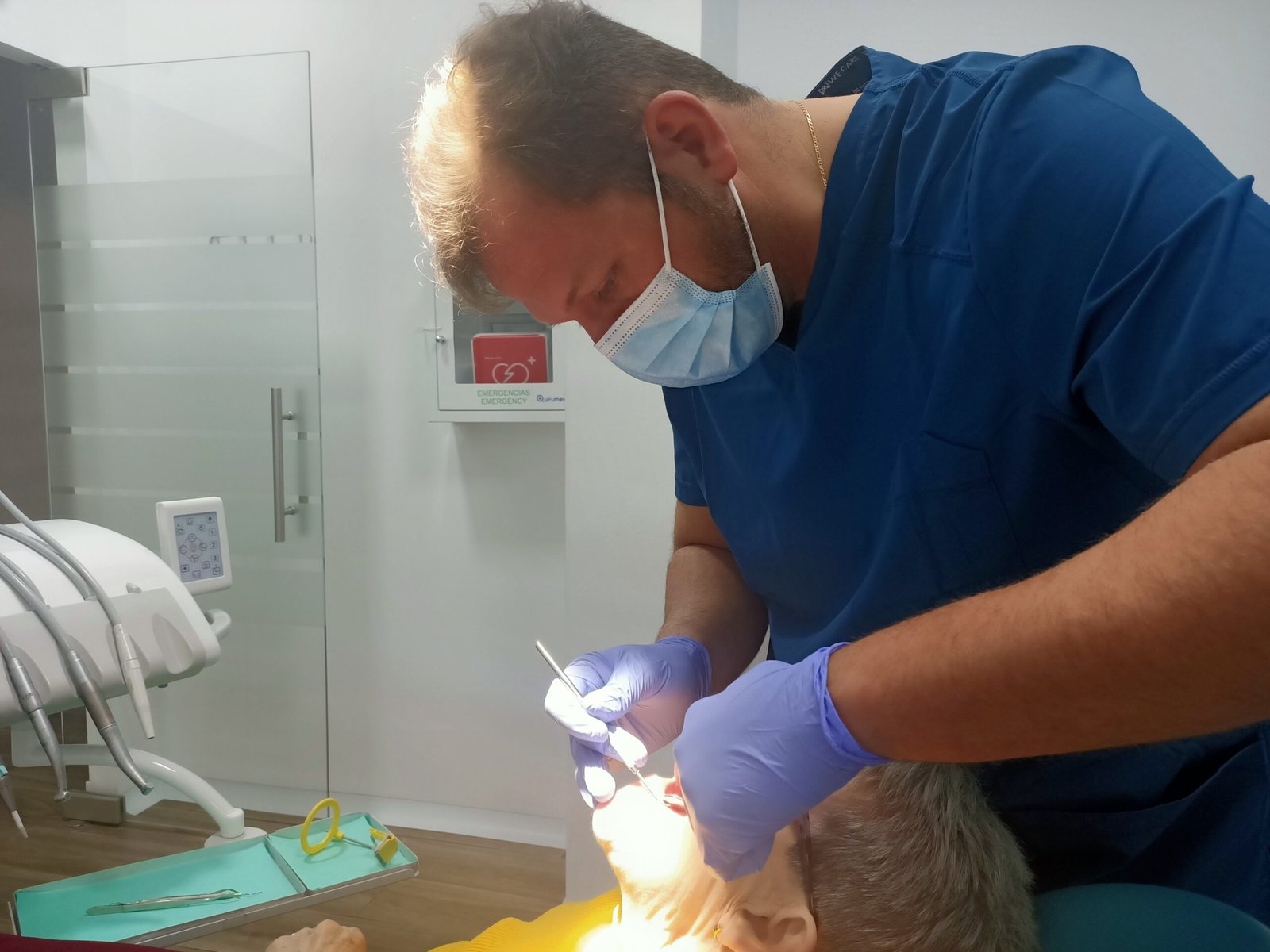 Carillas de porcelana: tipos, ventajas y tratamiento 